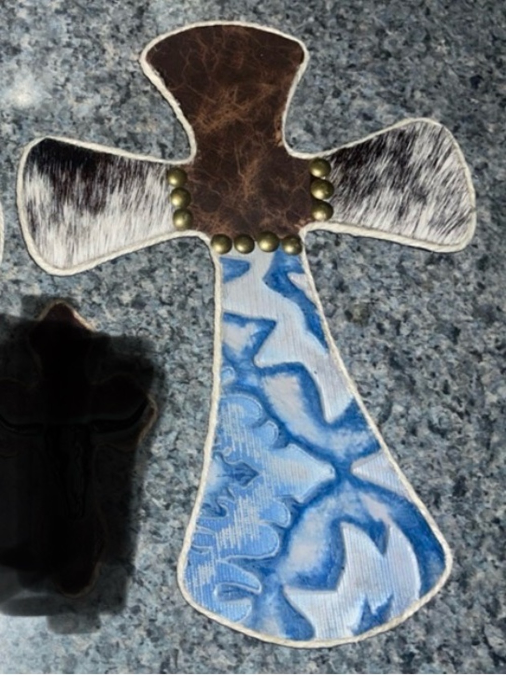 Wall hanging cross w/cowhide & leather